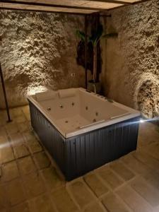 Two-Bedroom House with Jacuzzi and Garden