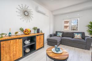 HostWise – Seaside Escape with Balcony