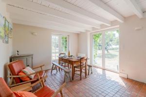 Maisons de vacances La Paisible - 50m mer - Jardin : Maison de Vacances