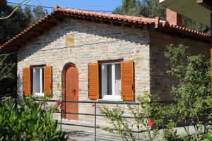 Poline s House With Garden & Sea In Zero Distance