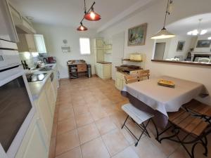 Villas Villa Nicole avec piscine & jardin prives, parking dans le coeur du Luberon, proche Gordes, Roussillon, Goult, Bonnieux : photos des chambres