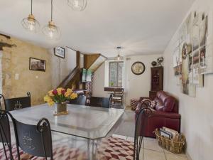 Maisons de vacances Charmante maison en pierre pour 6 - Valojoulx : photos des chambres