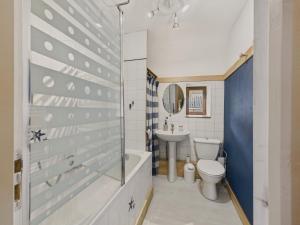 Maisons de vacances Charmante maison en pierre pour 6 - Valojoulx : photos des chambres