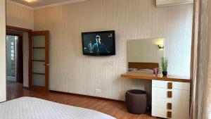 Calm Central Apartment