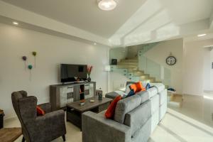 H&O Mikis Seaview House