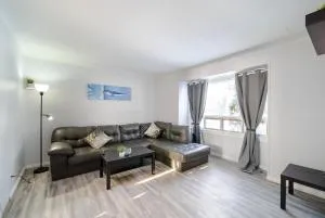 2 Bedroom Home In A Prime Location - Dufrost