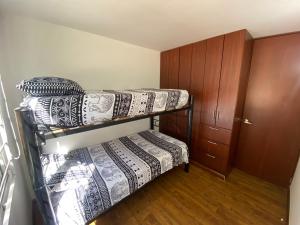 Apto en conjunto cerrado con piscina.