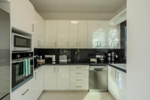 H&O Mikis Seaview House