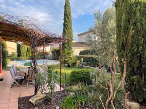 Villas Villa Nicole avec piscine & jardin prives, parking dans le coeur du Luberon, proche Gordes, Roussillon, Goult, Bonnieux : photos des chambres
