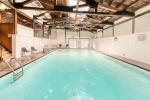 Mountainside Resort F302