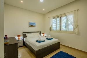 H&O Mikis Seaview House