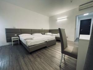 Triple Room room in Hotel Holiday