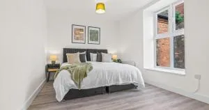 Prime Town Centre Location I Gold St D-Lux 1BR Apartment with Modern Amenities, Walk to Train, Bus Stations, Shops & Cafés I Leisure and Business Stays Welcome MULTIPLE UNITS AVAILABLE - Dallington