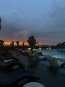 Panoramic Landscape and Seaview, 2BR, Near Airport, 8m