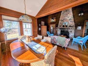 Waterfall Sea Cottage Family fire pit waterfront sleeps 4