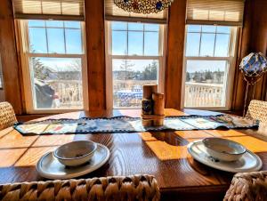 Waterfall Sea Cottage Family fire pit waterfront sleeps 4