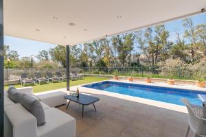 Beach Villa Cosins 1 Mel by Sealand Villas