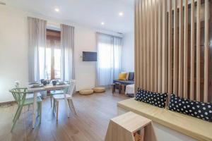 new apartment 4 pax front central station wifi