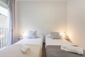 new apartment 4 pax front central station wifi