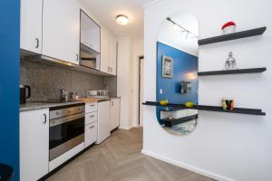 Flamingo 101 - One Bedroom Sea Point Apartment with daily housekeeping