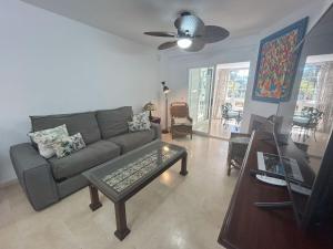 Holidays & Homes, Calahonda Royale Lirio, 300 m playa