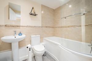 Luxury large home - Parking - Garden - Sleeps 6