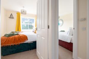 Luxury large home - Parking - Garden - Sleeps 6