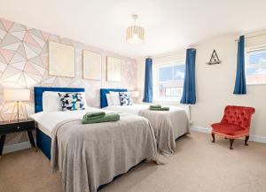 Luxury large home - Parking - Garden - Sleeps 6