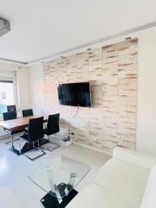 Luna Deluxe Magellana