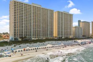 Spacious Gulf-Front Condo w Resort AmenitiesSweeping Ocean Views