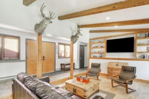 The Four Pines Near to Red Rocks And Morrison