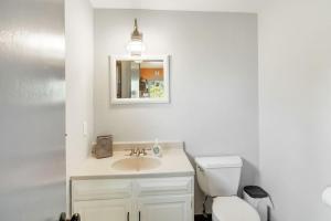 The Four Pines Near to Red Rocks And Morrison