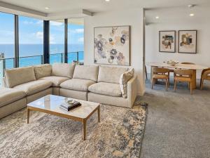 Luxury Oracle Skyhome 39th floor with Stunning Ocean Views