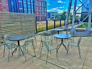 The Luxe Black Haven (340)