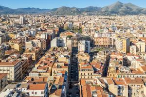 In the city center, Politeama district !