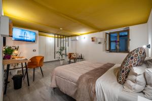 In the city center, Politeama district !