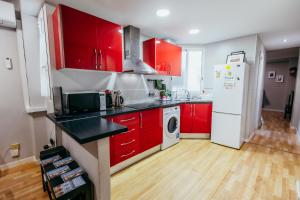 Queen Apt, 2min to Beach, Terrace, 3BD, 6PAX