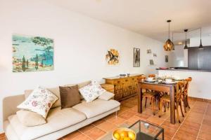 Stunning 2 bed penthouse in Tuhillo, Parador area