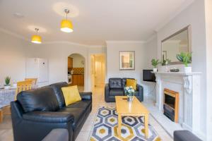 36 - Superb 2 Bed Apartment, Sleeps 6