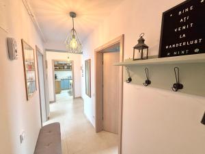 Wanderlust Home Mint, Rasnov Apt for 4, Wifi and Free Parking