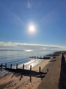 Beautiful 2 bedroom caravan , Leysdown