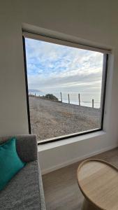 Apartment con bajada hacia el mar