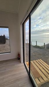 Apartment con bajada hacia el mar