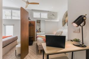 3min Walk - Retiro & Atocha - Luxury District and Desk