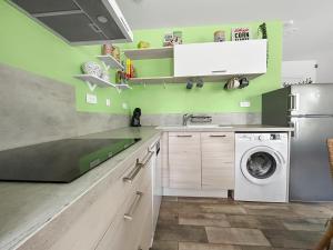 Maisons de vacances Maison avec grand jardin arbore : photos des chambres