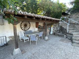 Villa con piscina, jacuzzi y basket junto al lago de El Burguillo
