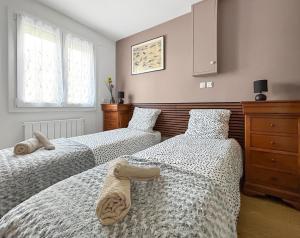 Maisons de vacances Maison avec grand jardin arbore : photos des chambres