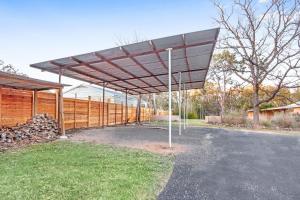 Cardinal Oaks on the Creek