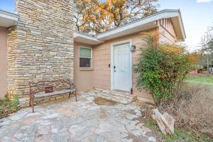 Cardinal Oaks on the Creek