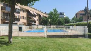 Red Wine Haro, piscina y parking